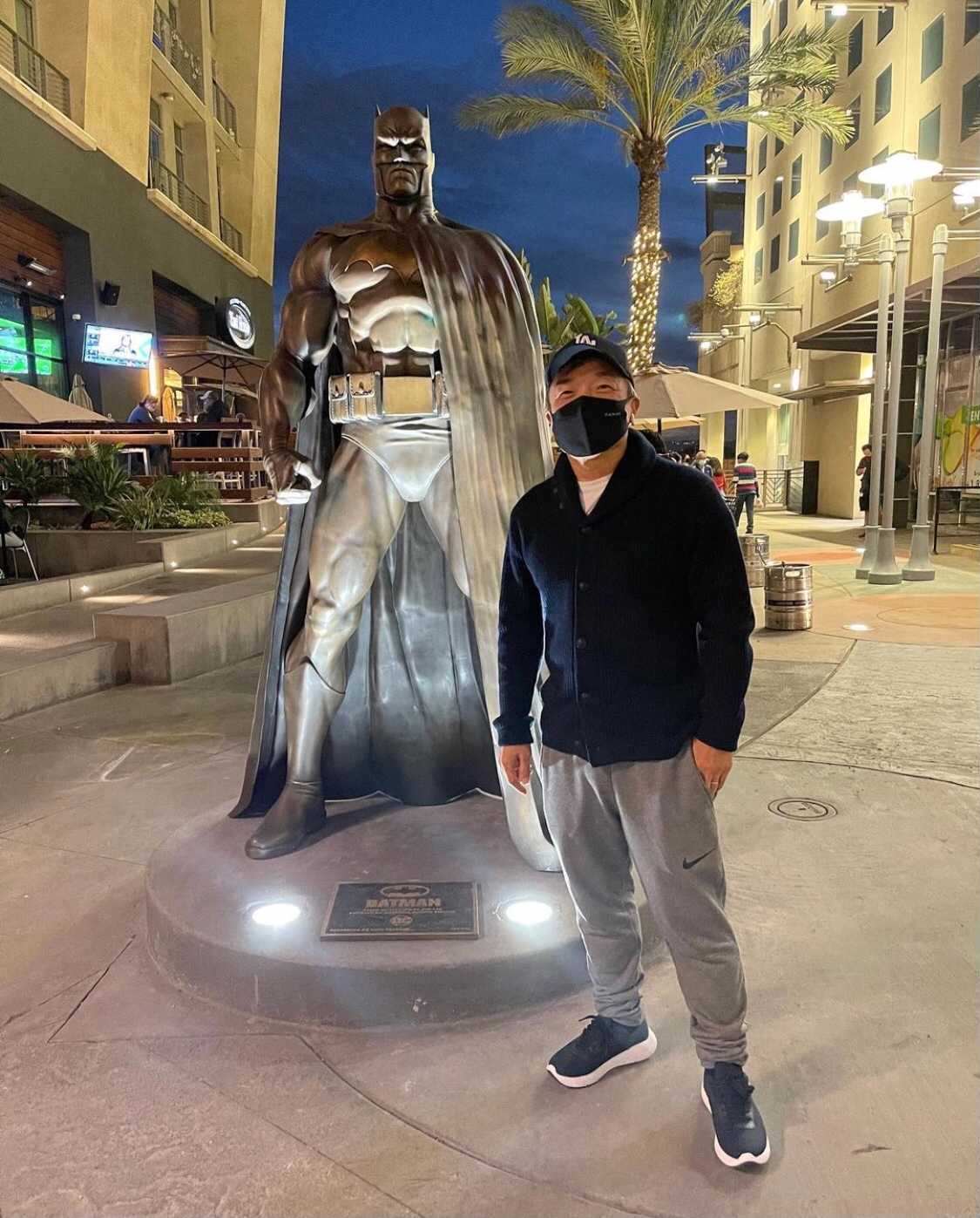 batman statue jim lee